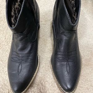 Very Volatile black western ankle booties
